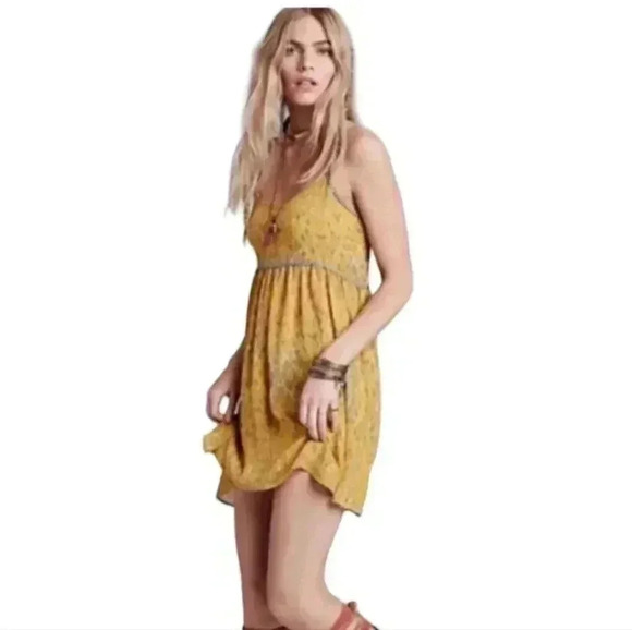 Free People Mustard Periscopes in the Sky Babydoll  Mini Dress Size L - Picture 1 of 7